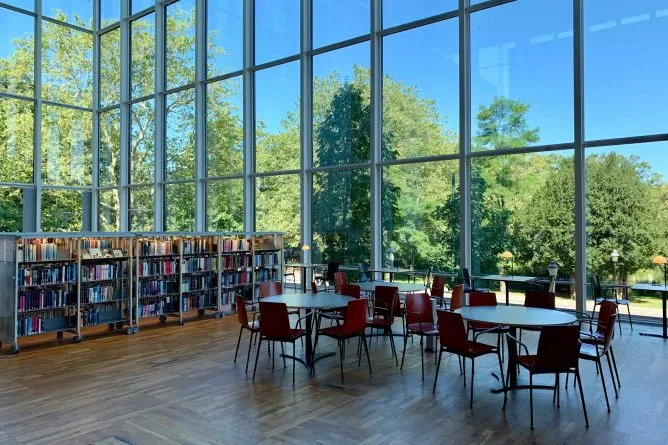 Úvod - Studijní a vědecká knihovna v Hradci Králové