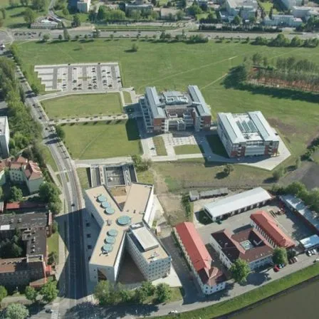 Exteriér - Studijní a vědecká knihovna v Hradci Králové