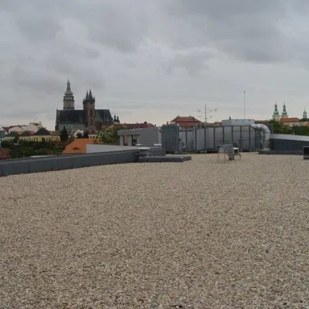 Exteriér - Studijní a vědecká knihovna v Hradci Králové
