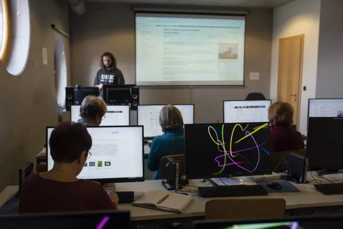 Kurzy pro veřejnost - Studijní a vědecká knihovna v Hradci Králové