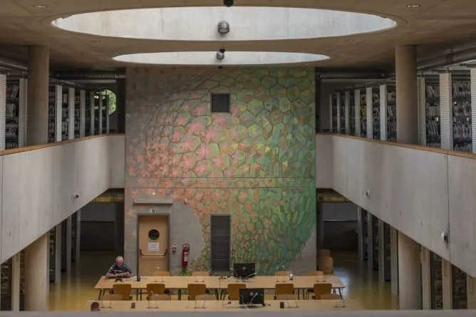 Výpůjční služby - Studijní a vědecká knihovna v Hradci Králové