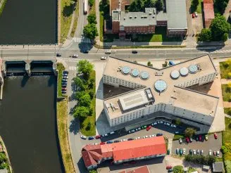 Budova a architektura