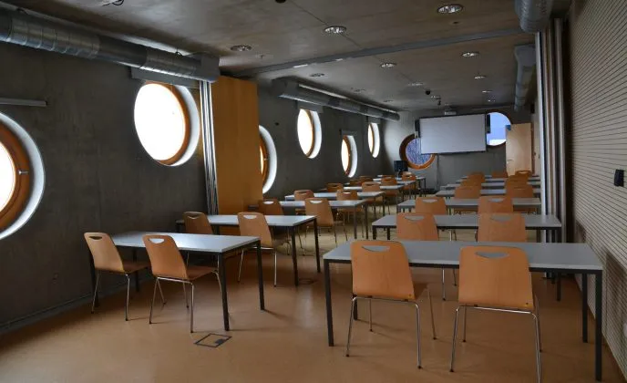Interiér - Studijní a vědecká knihovna v Hradci Králové