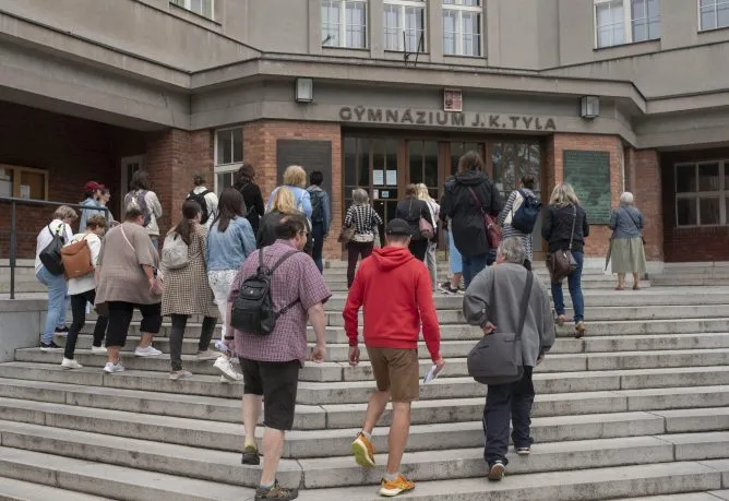Region - Studijní a vědecká knihovna v Hradci Králové