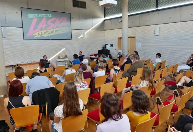 Region - Studijní a vědecká knihovna v Hradci Králové